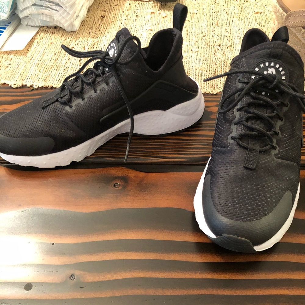 Black Nike Air Huarache